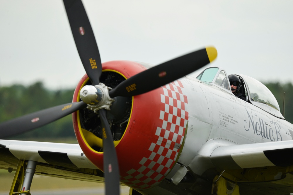 Duxford Air Festival features US, UK aircraft past, present