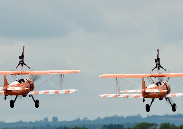 Duxford Air Festival features US, UK aircraft past, present