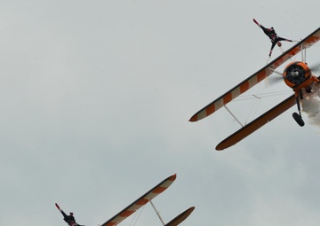 Duxford Air Festival features US, UK aircraft past, present