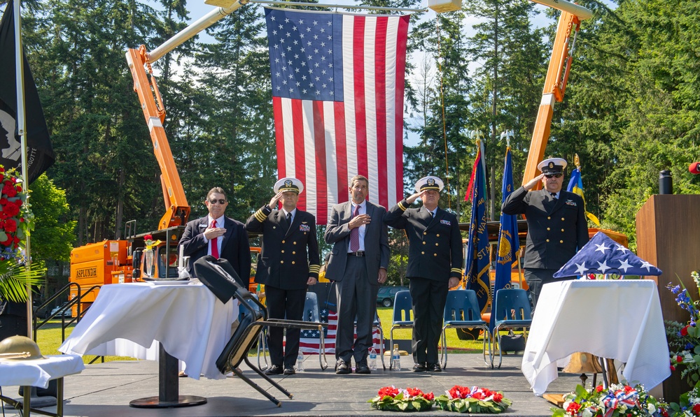 Memorial Day Service of Remembrance held in Maple Leaf Cemetery