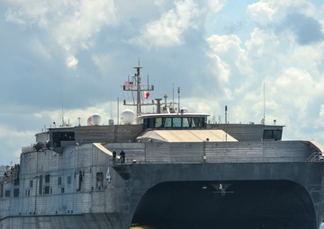 USNS Fall River Pulls into Singapore