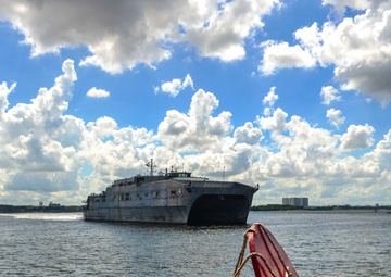 USNS Fall River Pulls into Singapore