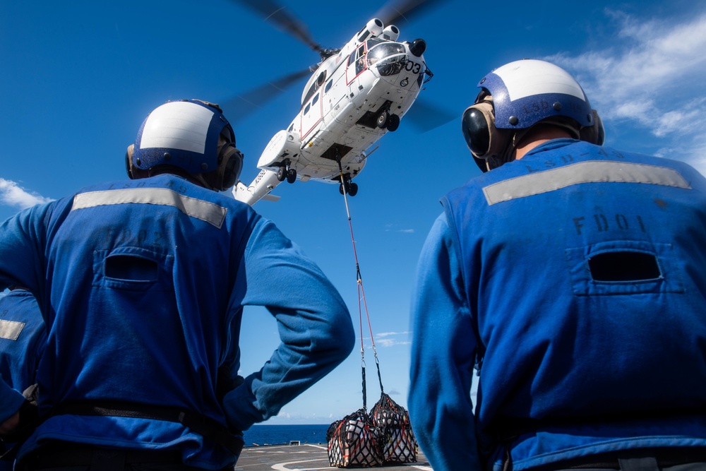 USS Harpers Ferry Conducts Vertical Replenisment