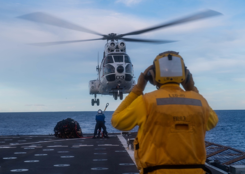 USS Harpers Ferry Conducts Vertical Replenisment