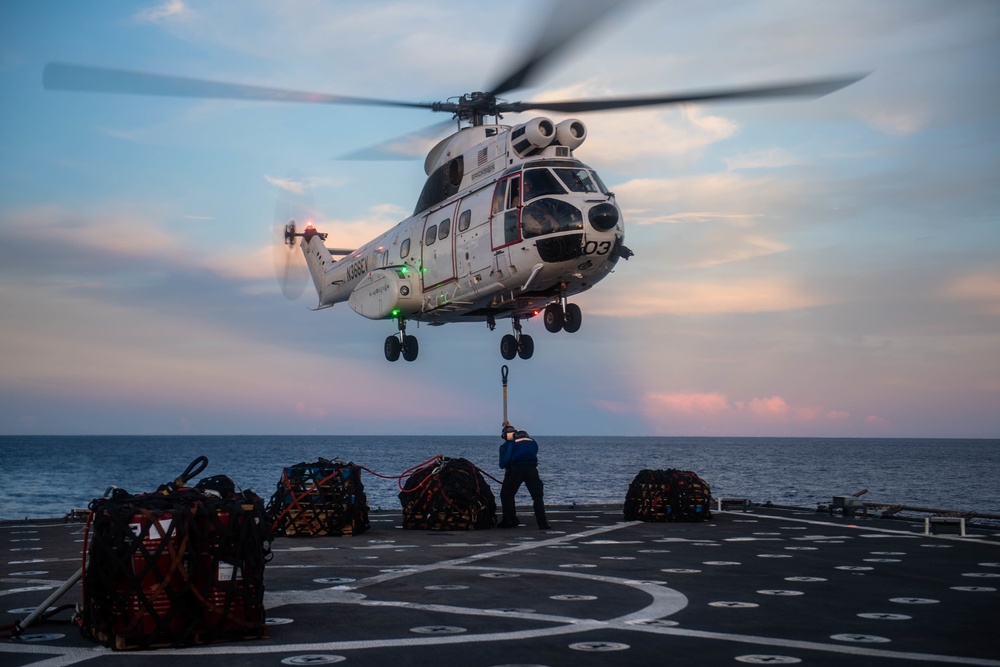 USS Harpers Ferry Conducts Vertical Replenisment