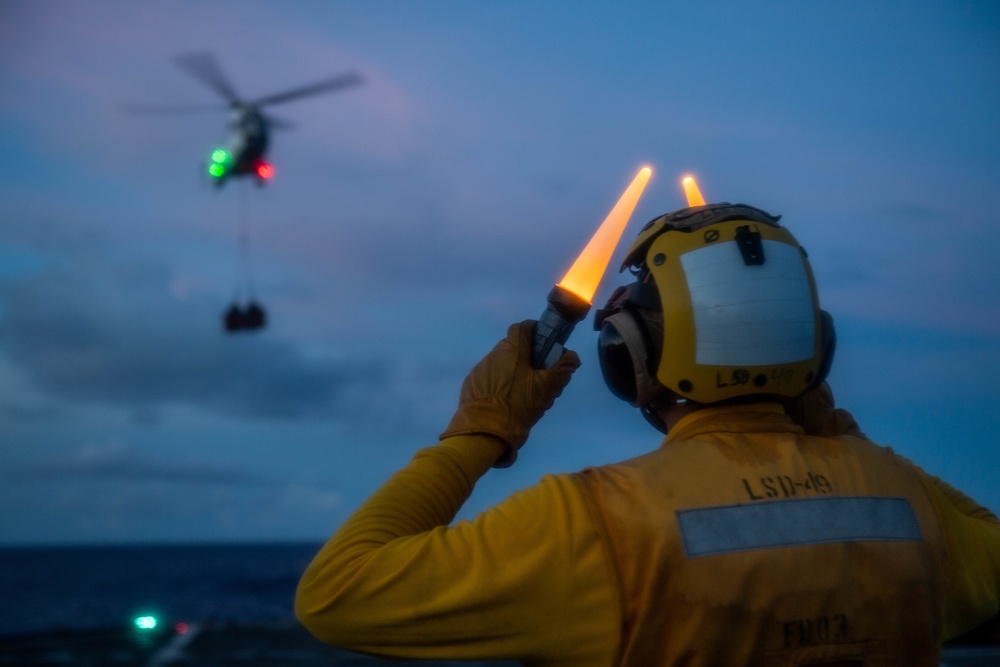 USS Harpers Ferry Conducts Vertical Replenisment