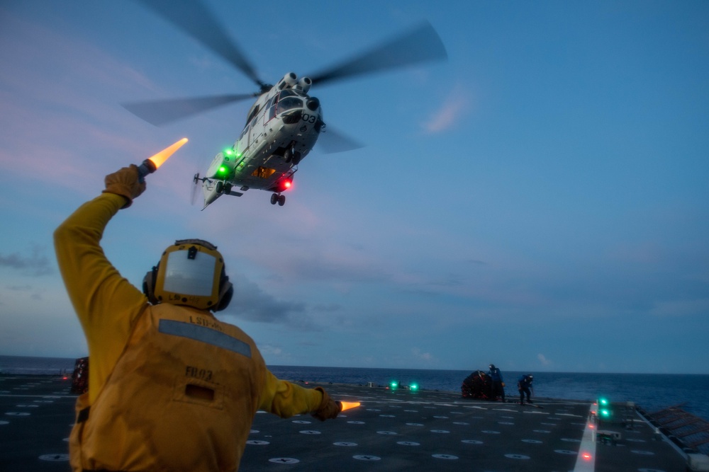 USS Harpers Ferry Conducts Vertical Replenisment