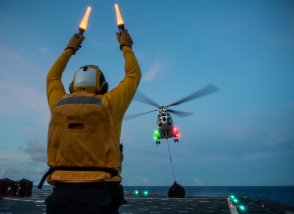 USS Harpers Ferry Conducts Vertical Replenisment