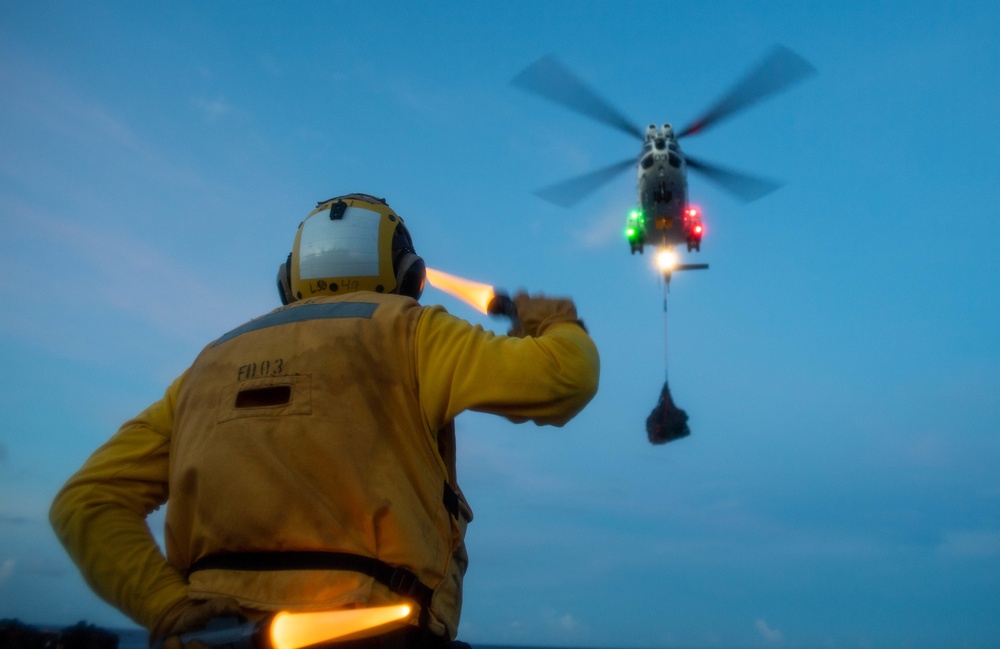 USS Harpers Ferry Conducts Vertical Replenisment