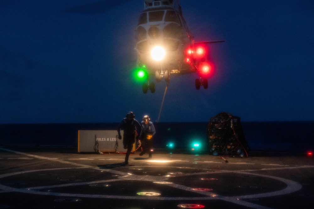 USS Harpers Ferry Conducts Vertical Replenisment