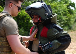 Explosive Ordnance Disposal team performs detonation during Exercise Global Dragon 2019