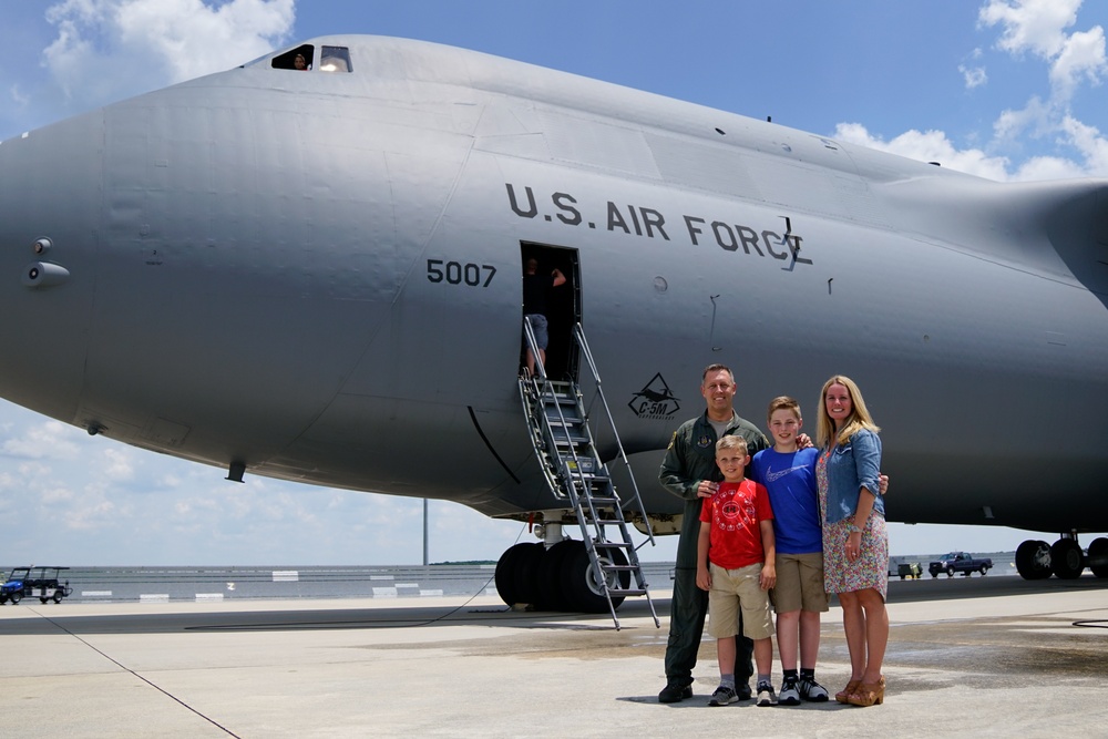 C-5 pilot takes final flight