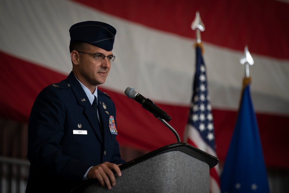 1st SOG hosts change of command ceremony