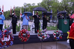 Fort Snelling remembers in the rain [Image 1 of 3]