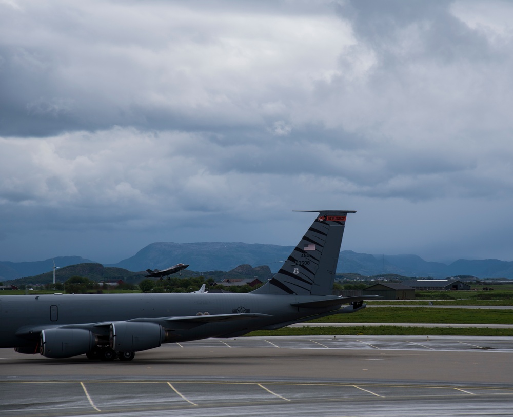 Norwegian and U.S. Air Force Arctic Challenge