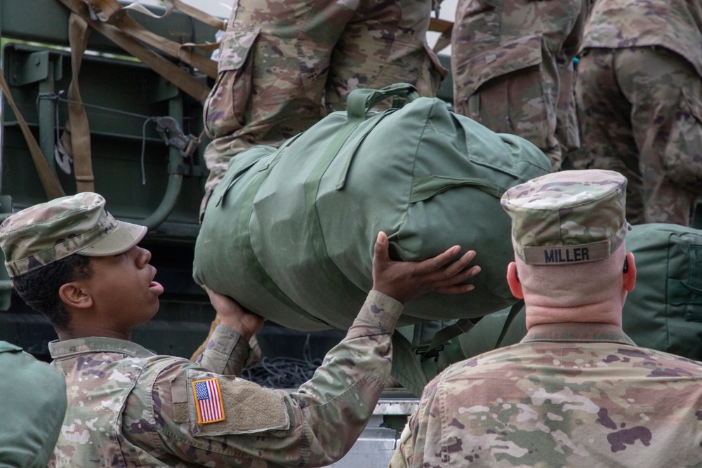 Soldiers with 1st Infantry Division Mission Command Element prepare for wet gap crossing