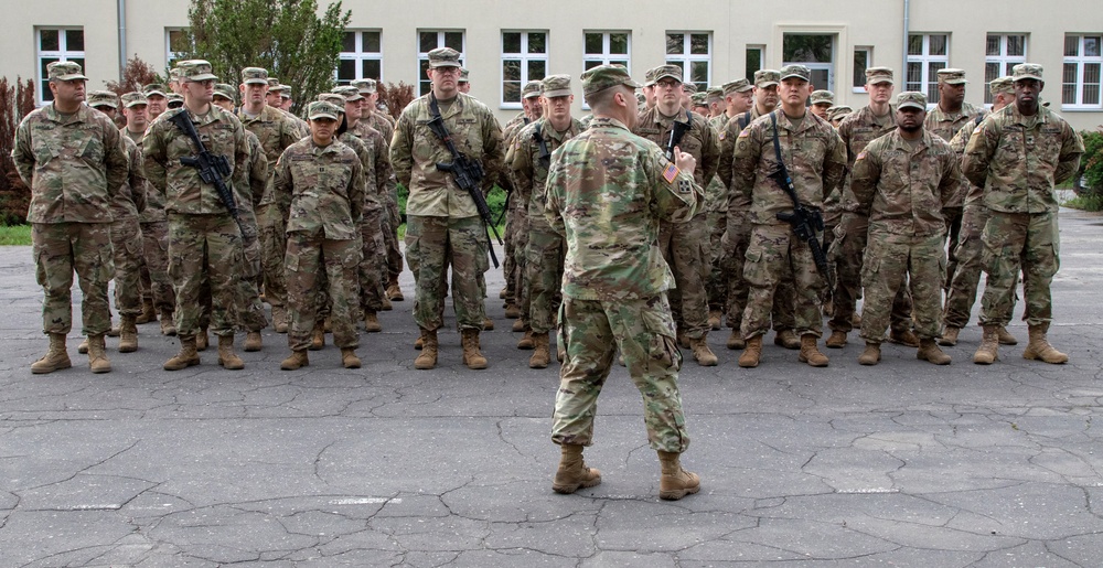 Soldiers with 1st Infantry Division Mission Command Element prepare for wet gap crossing