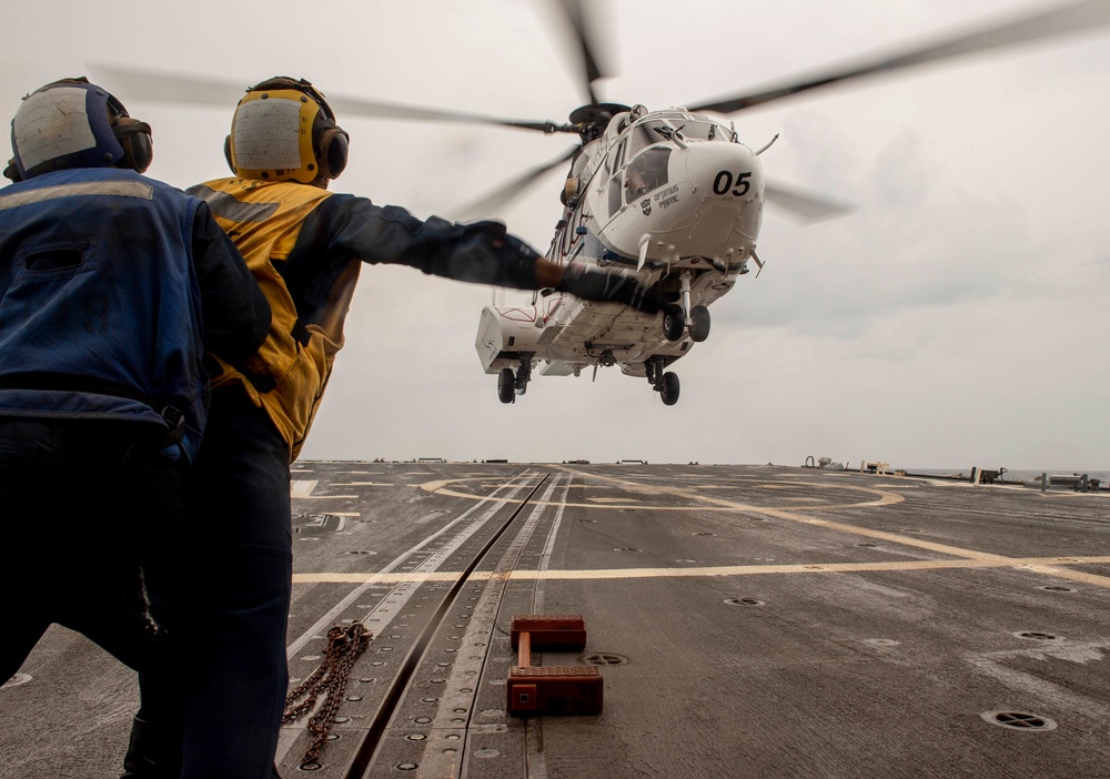 USS Preble Conducts Personnel Transfer