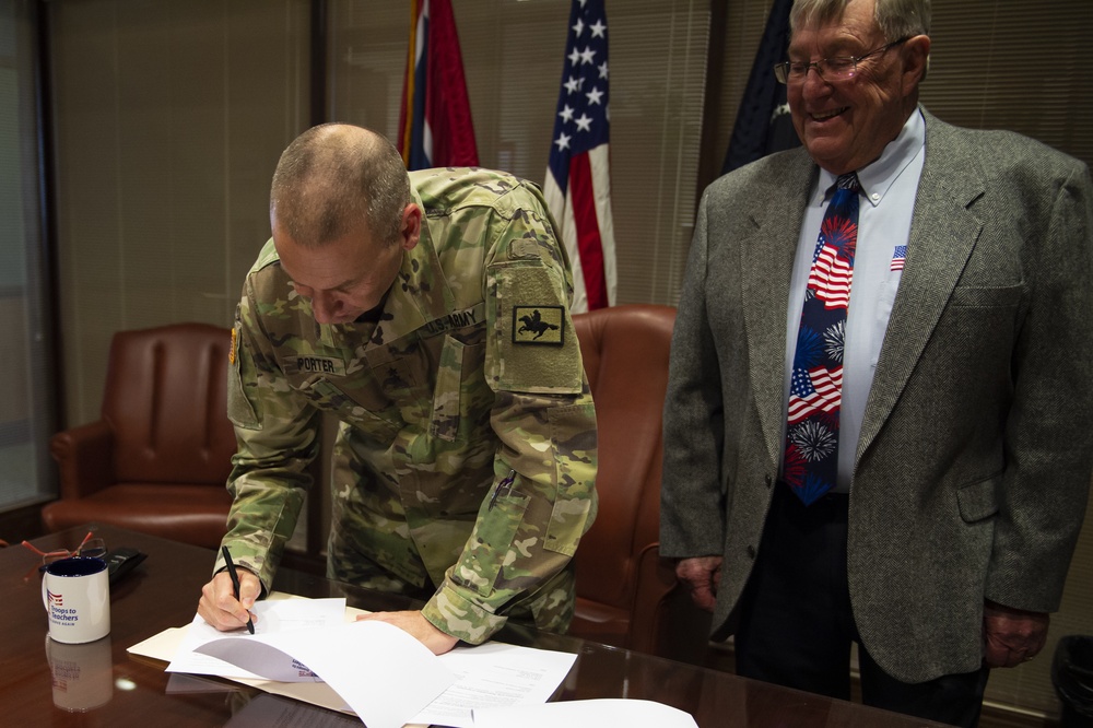 Troops to Teachers and Wyoming Sign a Memorandum of Understanding