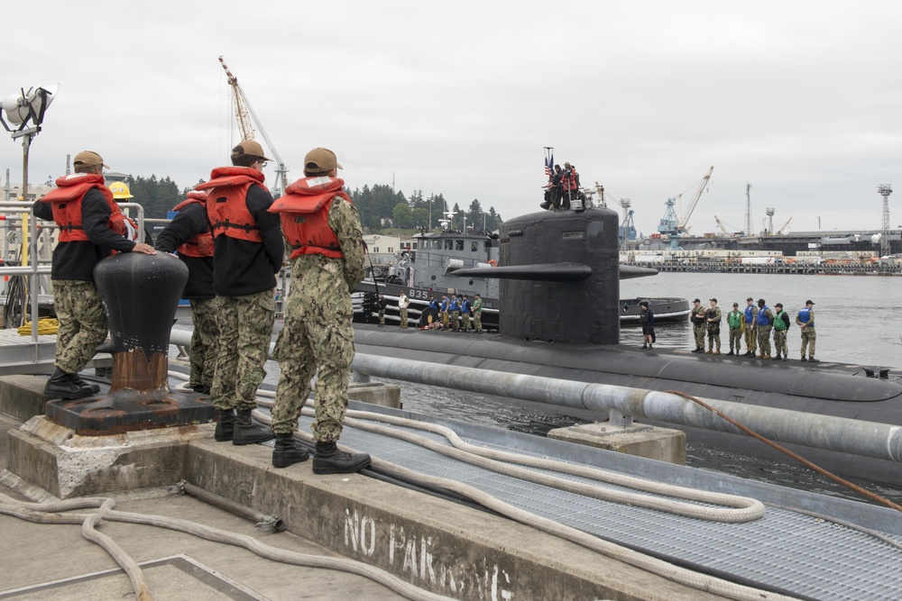 USS Pittsburgh (SSN 720) Arrives in Bremerton for Decommissioning