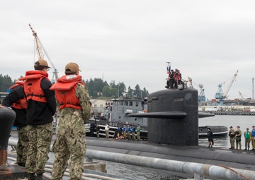 USS Pittsburgh (SSN 720) Arrives in Bremerton for Decommissioning