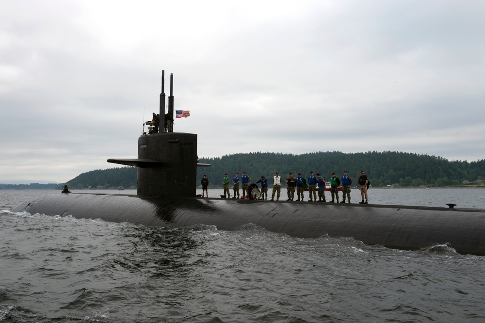 USS Pittsburgh Arrives in Bremerton