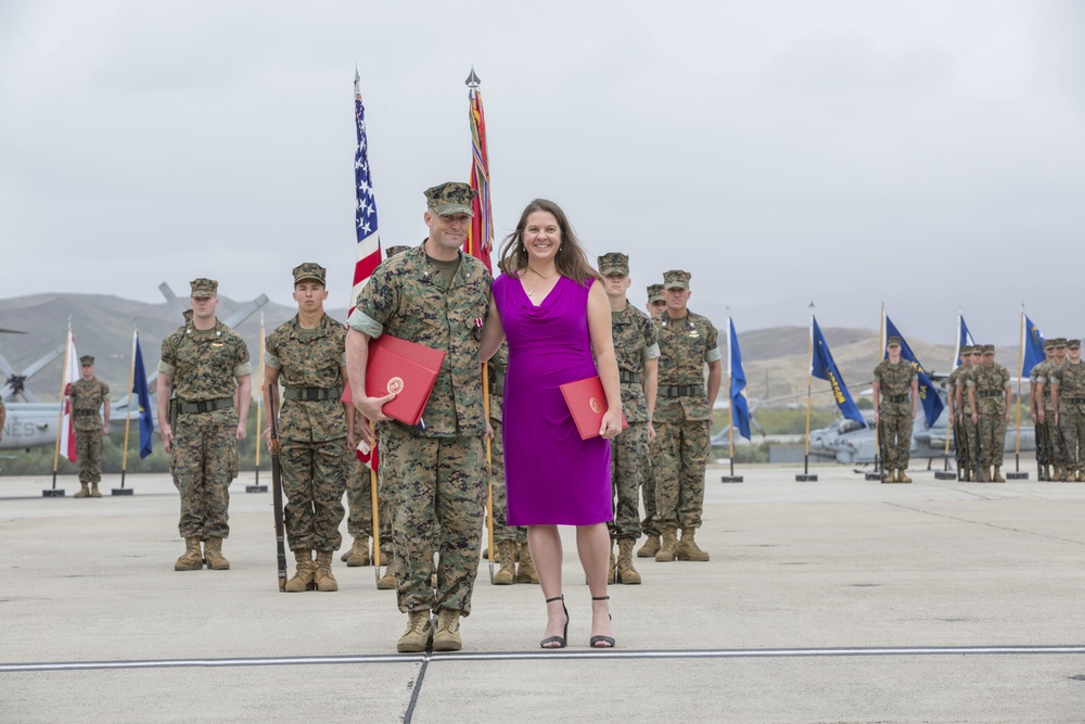 HMLAT-303 conducts change of command