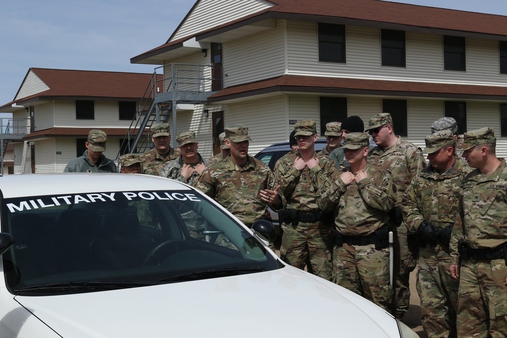 Soldiers complete military police school