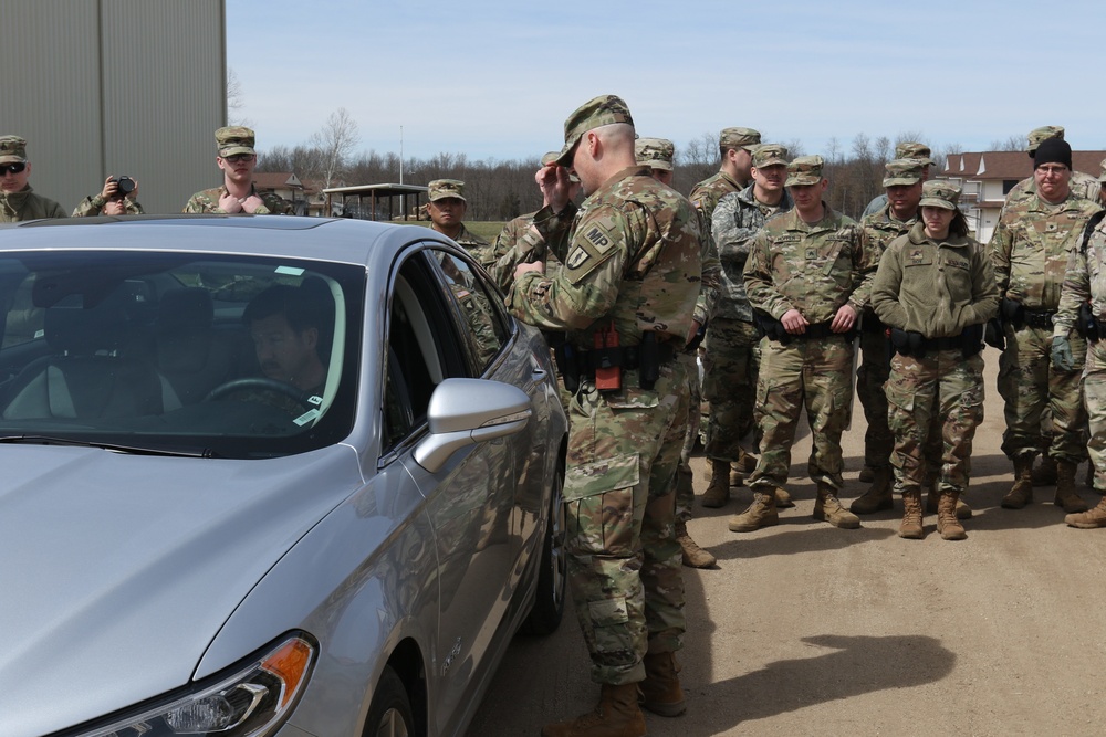 Soldiers complete military police school