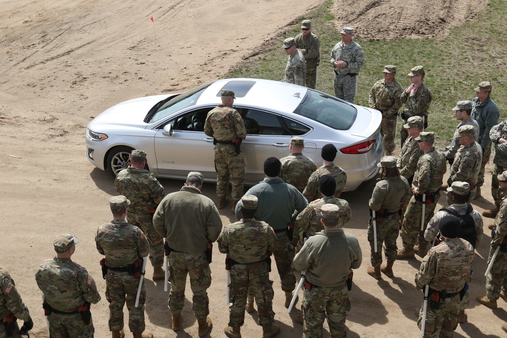 Soldiers complete military police school