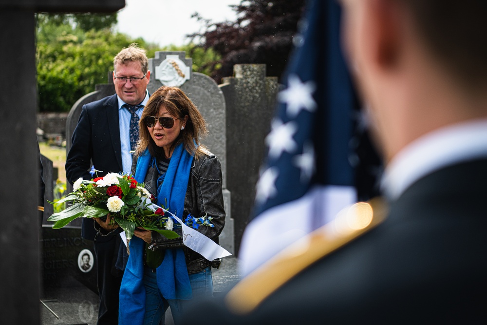 Service members conduct isolated graves ceremonies