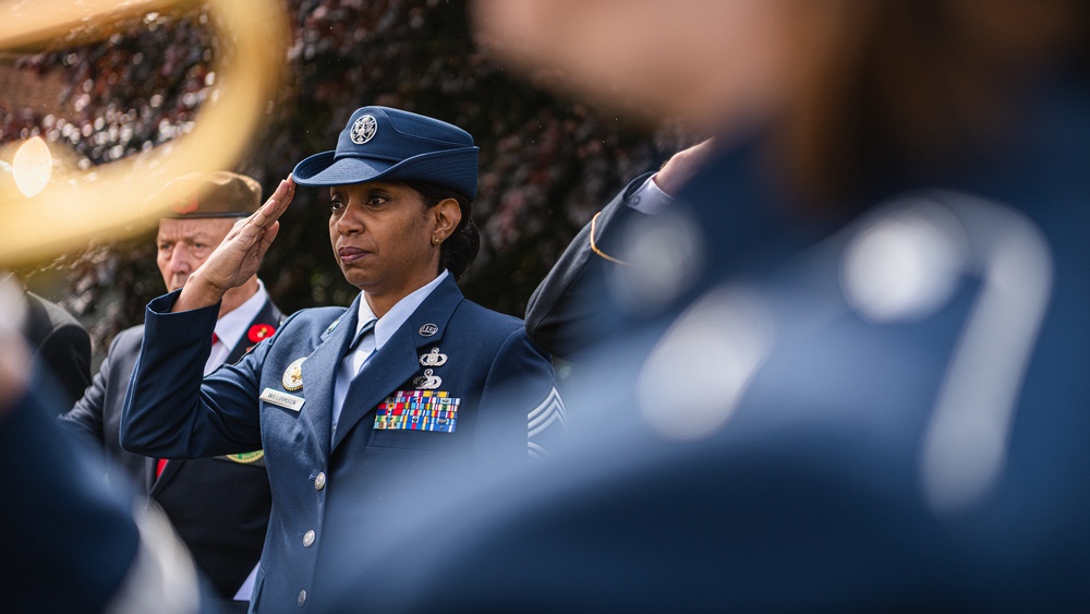 Service members conduct isolated graves ceremonies