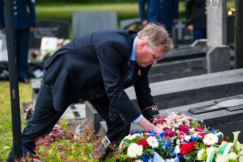 Service Members Conduct Isolated Grave Ceremonies in Belgium