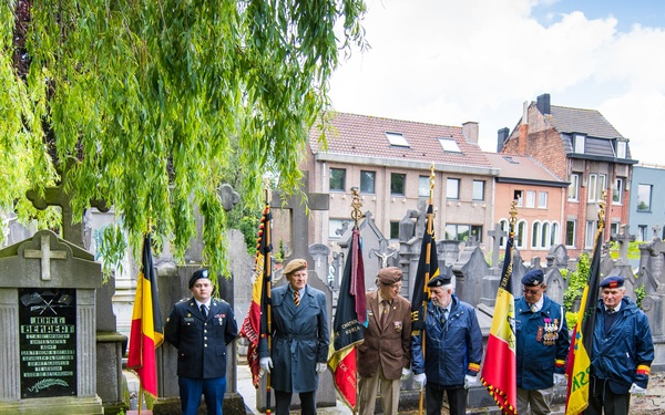 Service Members Conduct Isolated Grave Ceremonies in Belgium