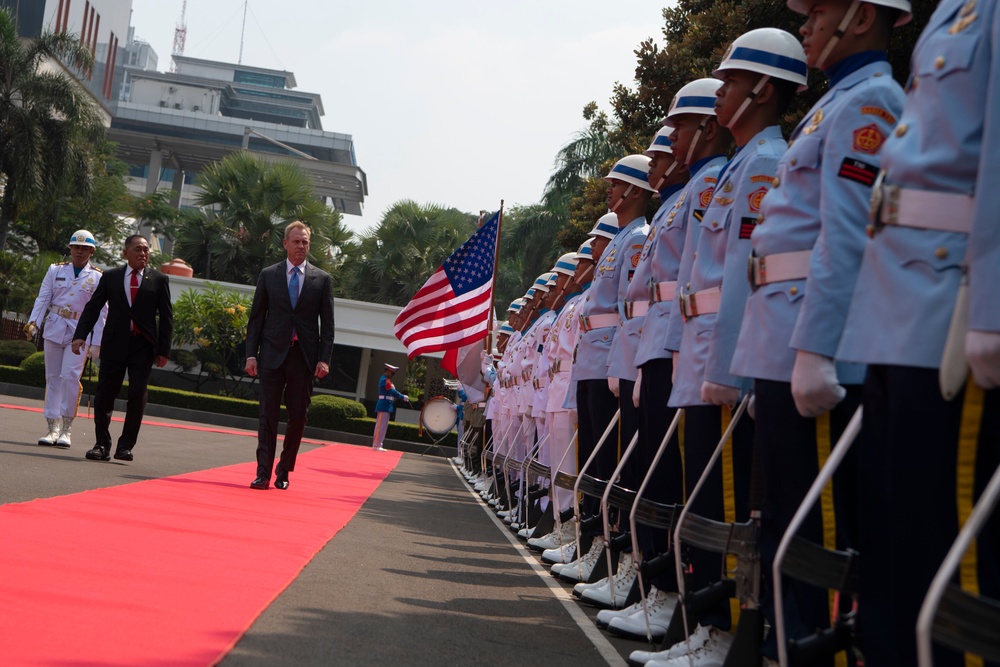 Acting Secretary of Defense Welcomed to Indonesia's Ministry of Defense