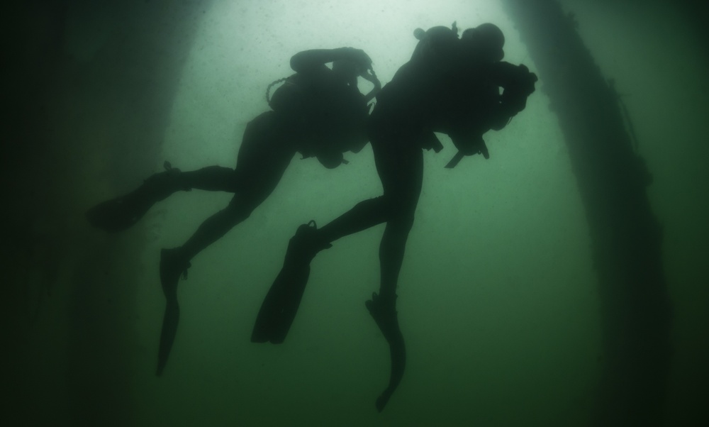 Military dive operations