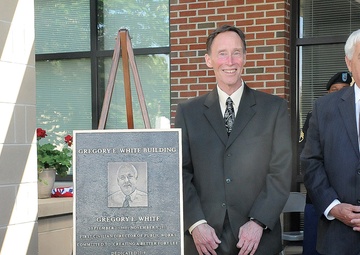 Fort Lee dedicates building to former civil servant