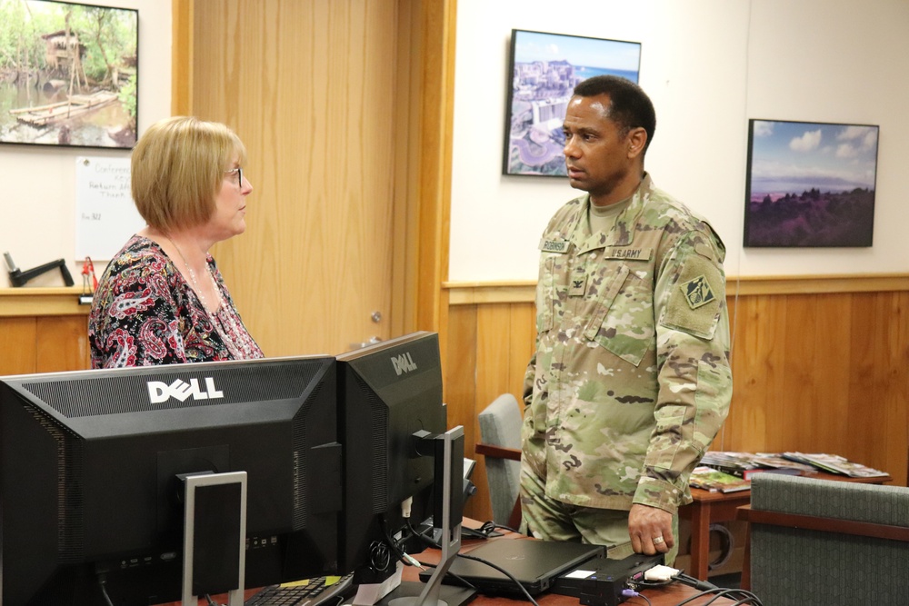 USACE Command Chaplain Robinson visits with Honolulu District employees