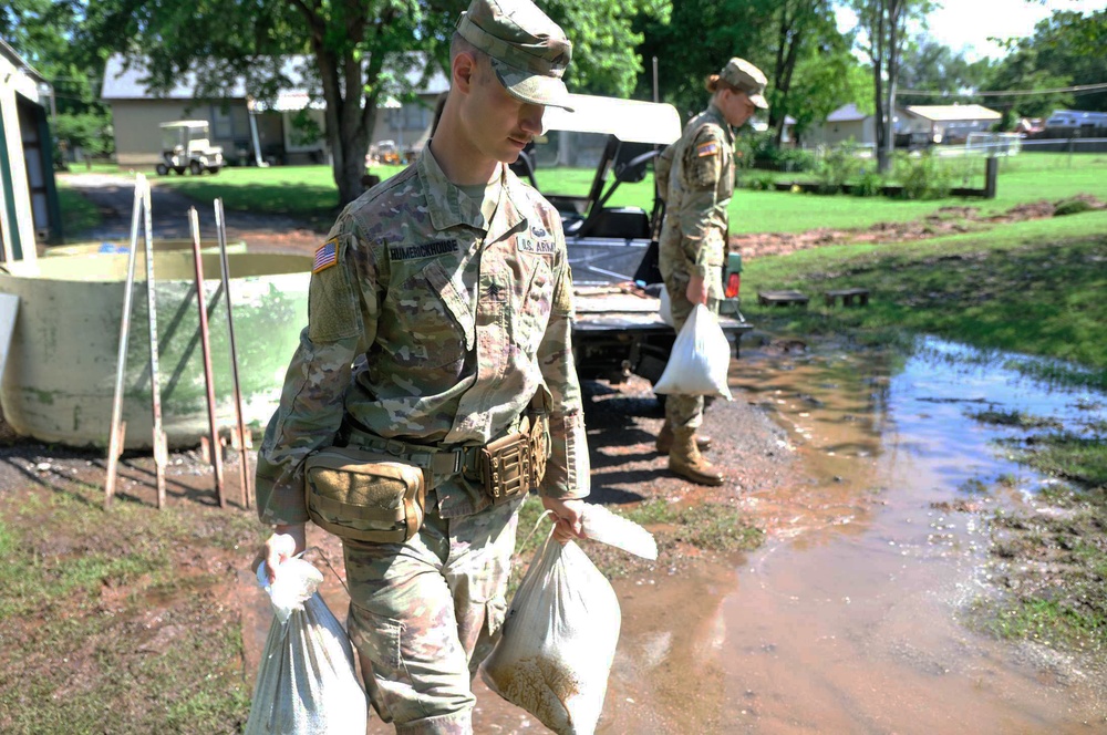 Sand Springs resident opens heart and home to Oklahoma Guardsmen