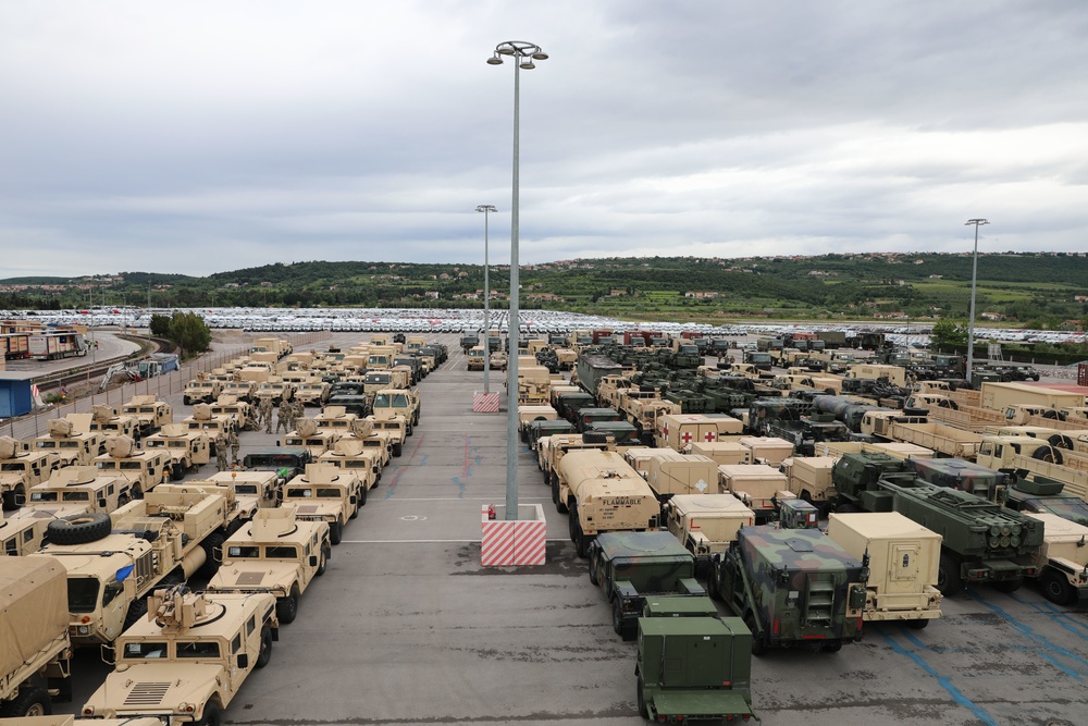 U.S. and Slovenian forces join for movement operations