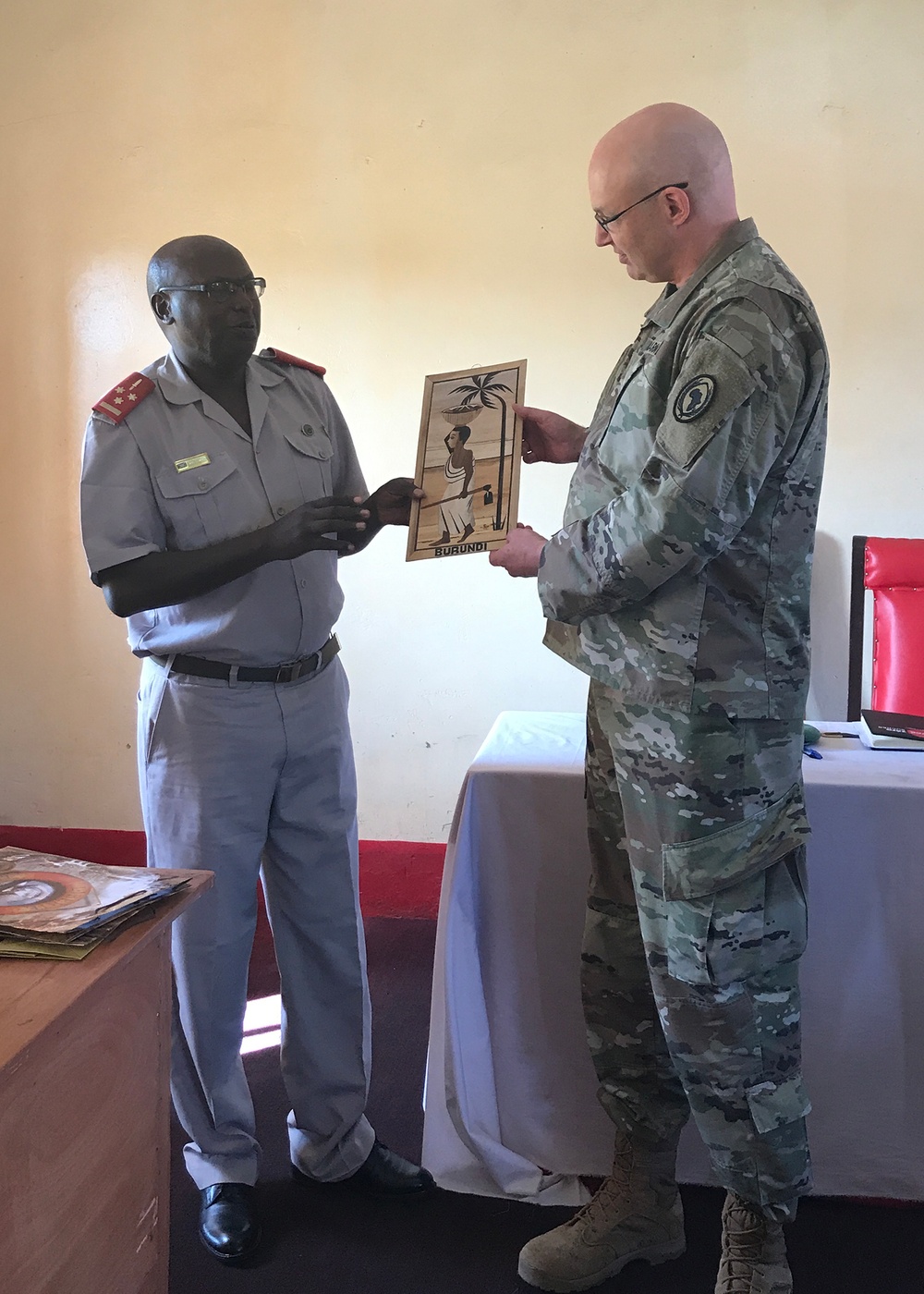 CJTF-HOA shares knowledge with Burundi Senior Command, Staff College