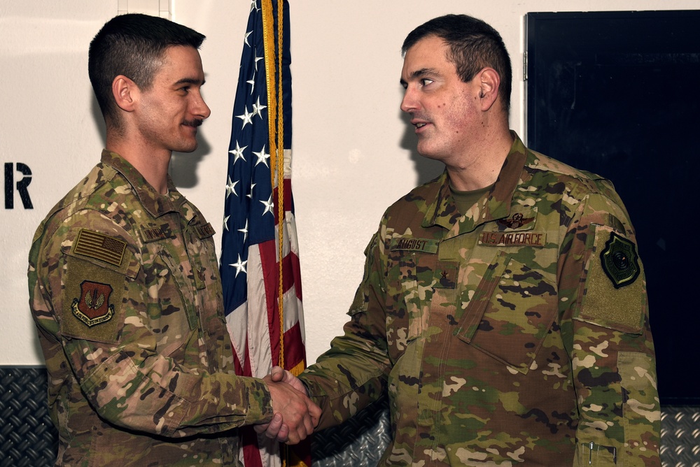 Quick-thinking wingman recognized as Airlifter of the Week