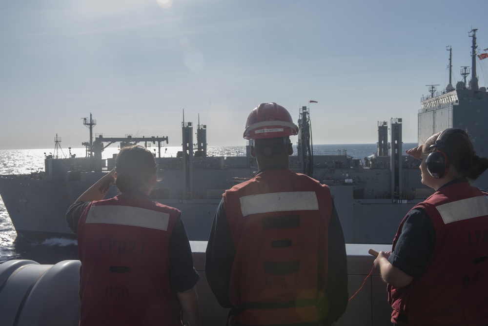 USS New York Conducts UNREP with USNS William McLean