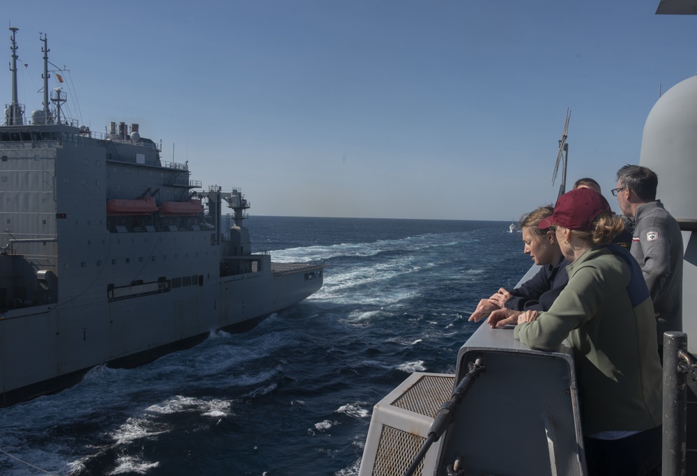USS New York Conducts UNREP with USNS William McLean