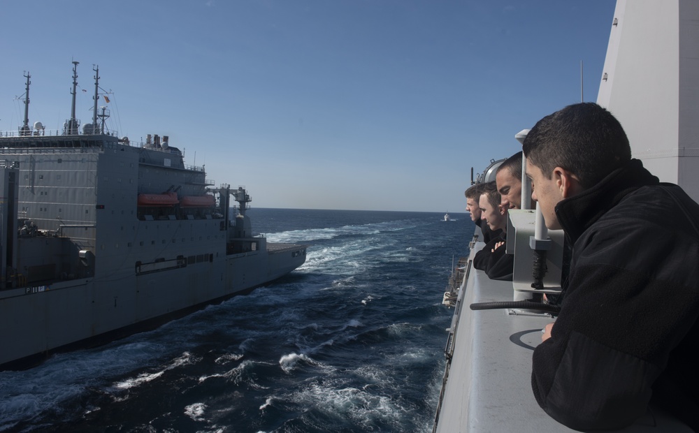 USS New York Conducts UNREP with USNS William McLean