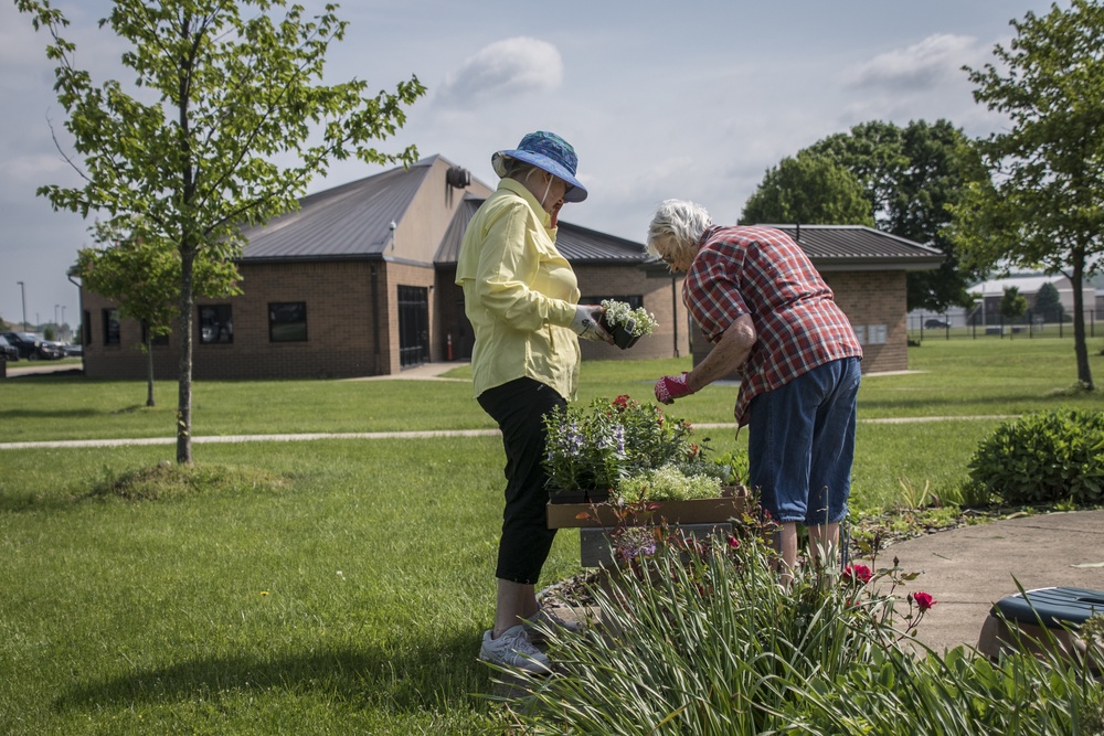 Pavonia Garden Club Volunteers at the 179th AIrlift Wing