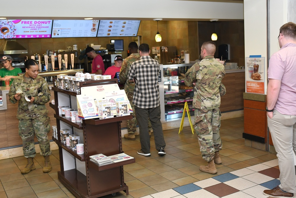 Anthonie Riis, Fort Knox News, Dunkin’ Donuts, Baskin Robbins, coffee, doughnuts, ice cream, morning traffic, food court, mini mall, troops, good location, AAFES,