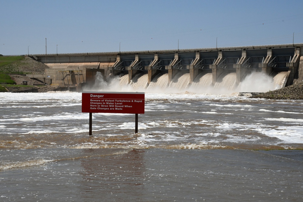 In a system of dams, teamwork is crucial in an emergency