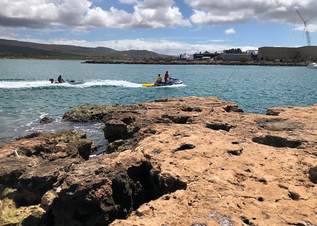 Coast Guard, Honolulu emergency services respond to capsized vessel off Oahu