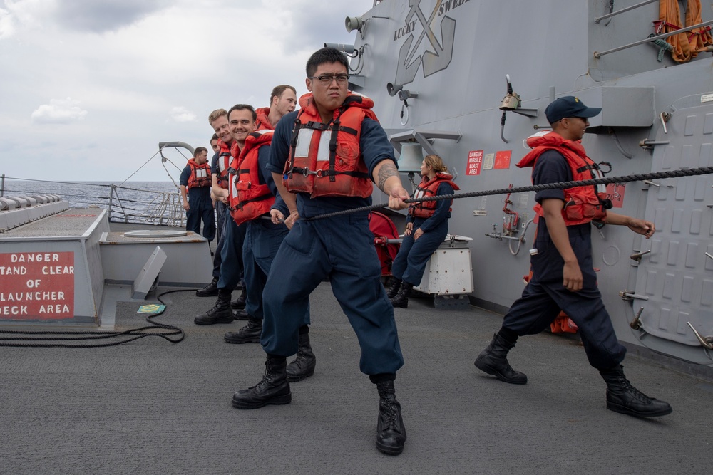 USS MOMSEN Participates in Replenishment at Sea